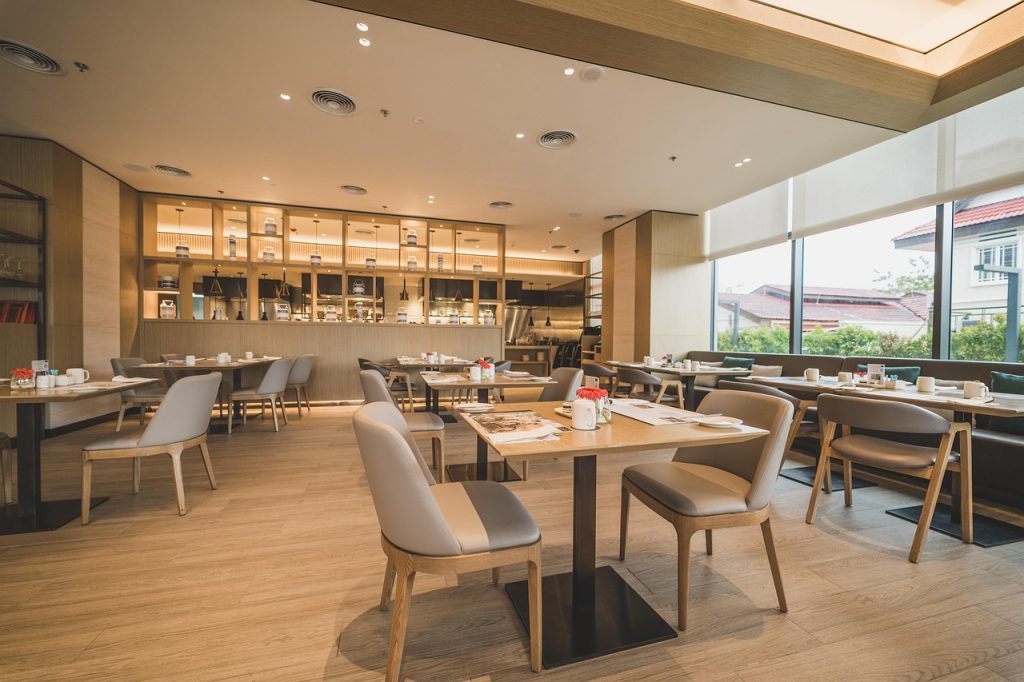 Die Genossenschaft richtet eine Gemeinschaftsküche ein,
übernimmt alle Kosten und fördert gemeinsames Kochen sowie soziale...